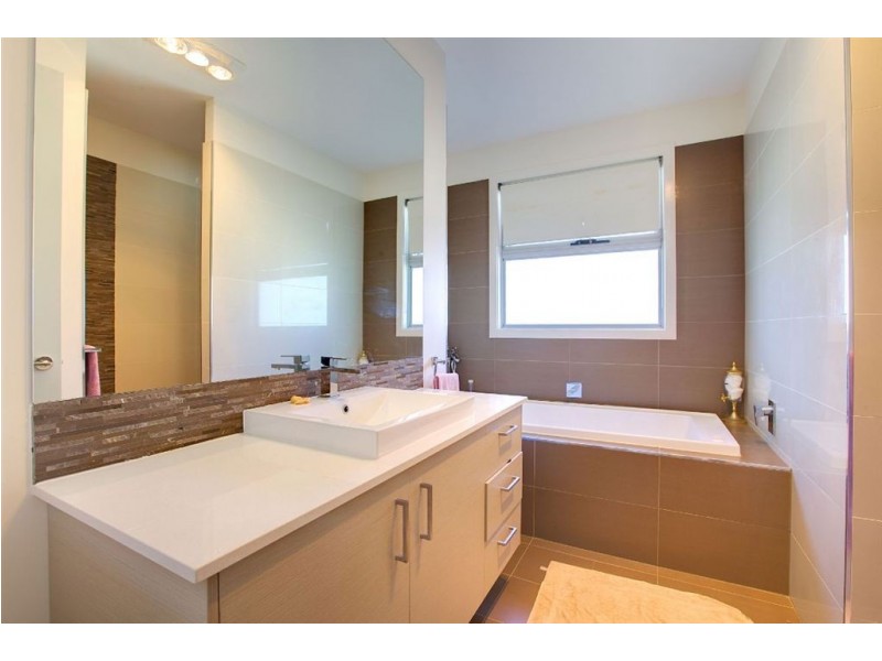 2/21 Scoter Avenue, Paradise Point QLD 4216