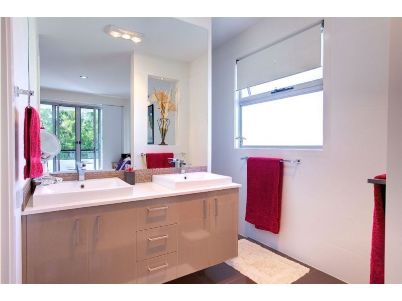 2/21 Scoter Avenue, Paradise Point QLD 4216