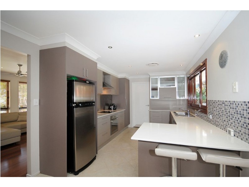 6 Henning Court, Mermaid Waters QLD 4218