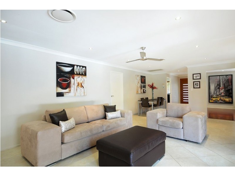 6 Henning Court, Mermaid Waters QLD 4218