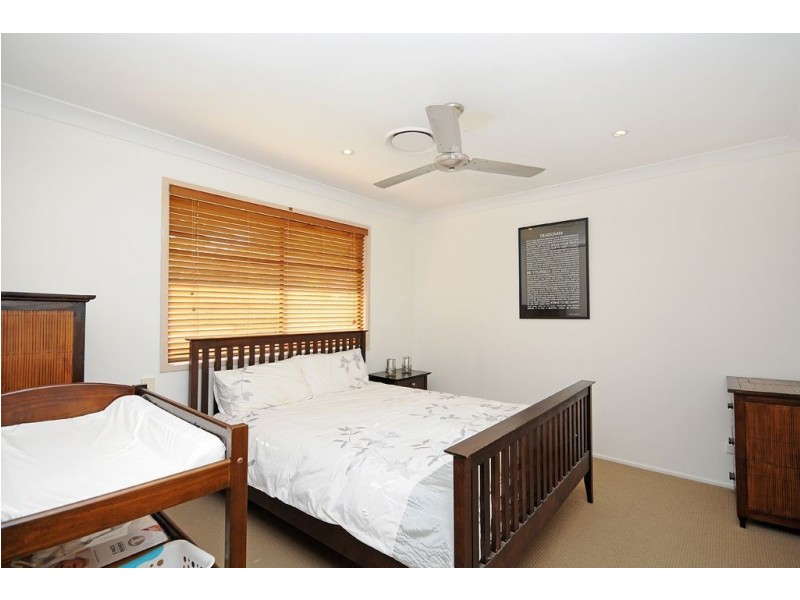 6 Henning Court, Mermaid Waters QLD 4218