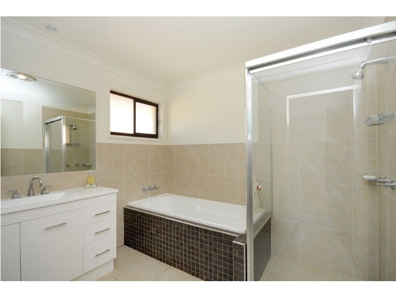 6 Henning Court, Mermaid Waters QLD 4218