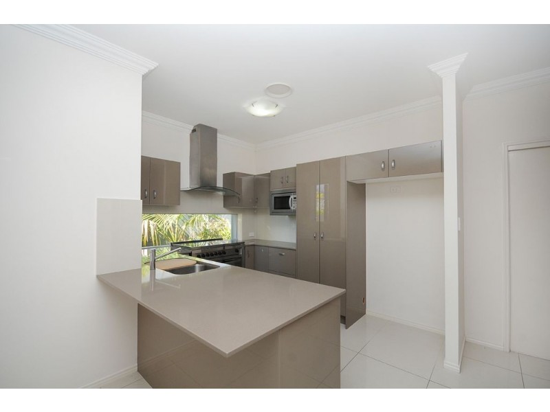 2/29 Compass Drive, Biggera Waters QLD 4216