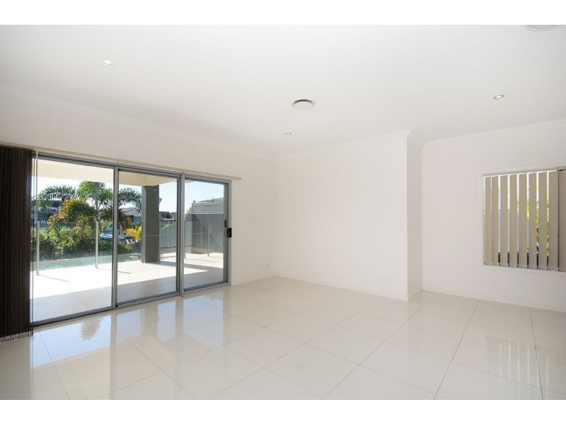 2/29 Compass Drive, Biggera Waters QLD 4216