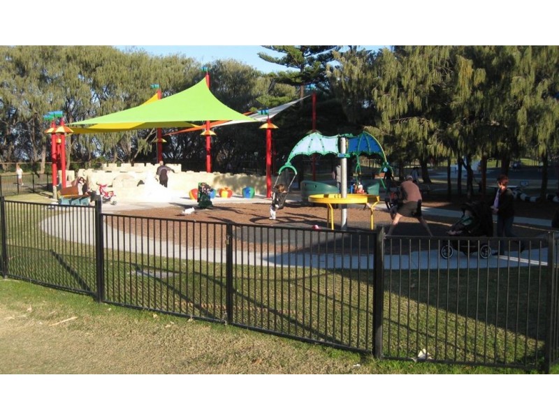 3/3 Margaret Avenue, Broadbeach QLD 4218