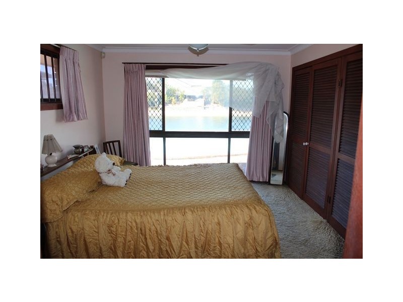 48 Gretel Drive, Mermaid Waters QLD 4218