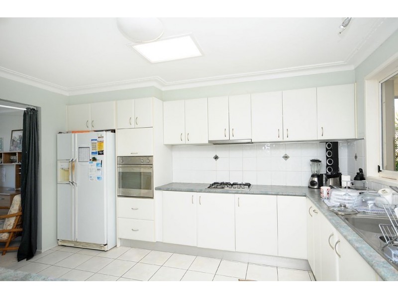 15 Weatherly Avenue, Mermaid Waters QLD 4218