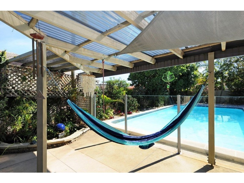 15 Weatherly Avenue, Mermaid Waters QLD 4218