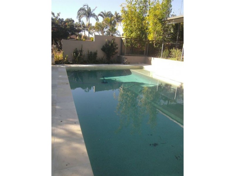 18 Bermuda, Broadbeach Waters QLD 4218