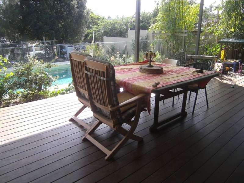 18 Bermuda, Broadbeach Waters QLD 4218