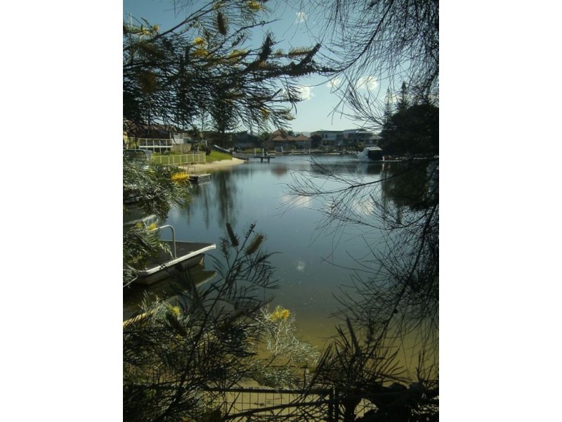 18 Bermuda, Broadbeach Waters QLD 4218