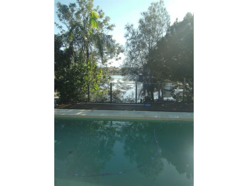 18 Bermuda, Broadbeach Waters QLD 4218