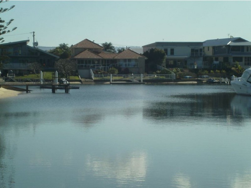 18 Bermuda, Broadbeach Waters QLD 4218