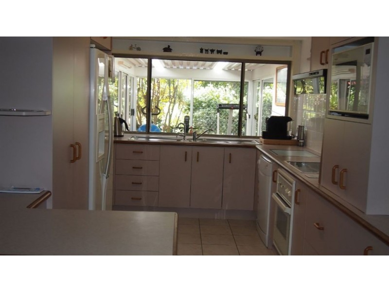 20 Haslewood Court, Mermaid Waters QLD 4218