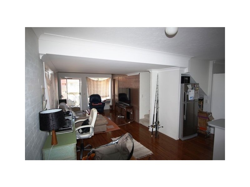 2/13-17 Brown Street, Labrador QLD 4215