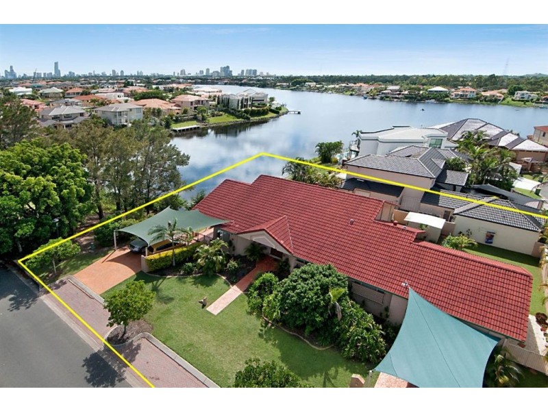 37 Clipper Boulevard, Clear Island Waters QLD 4226