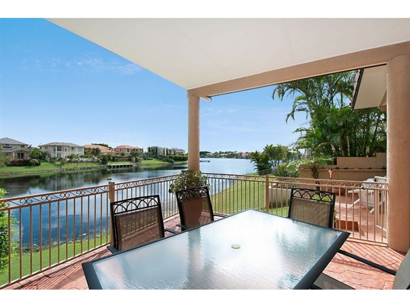 37 Clipper Boulevard, Clear Island Waters QLD 4226