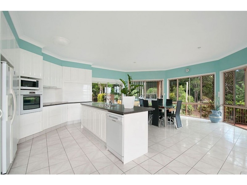 37 Clipper Boulevard, Clear Island Waters QLD 4226