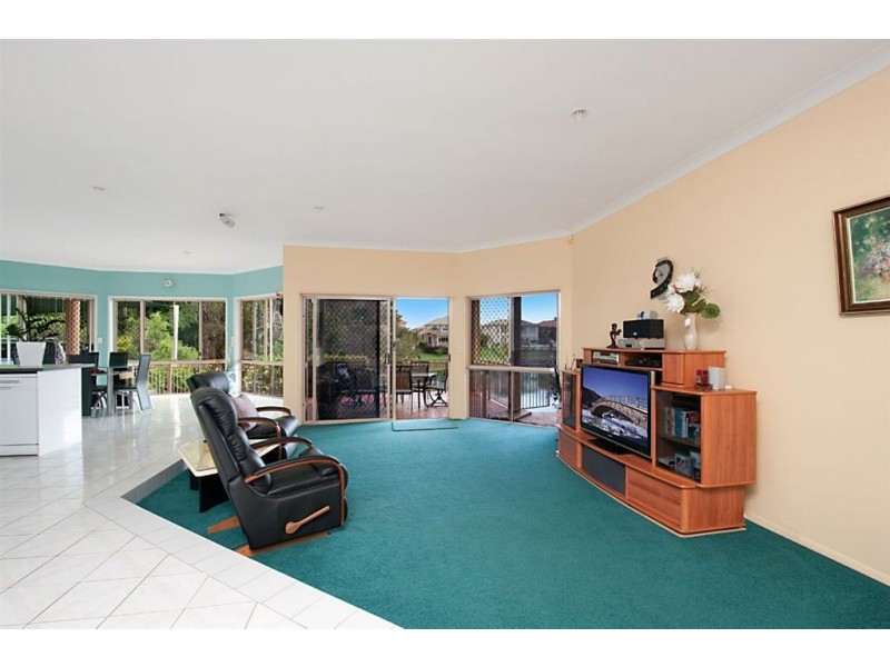 37 Clipper Boulevard, Clear Island Waters QLD 4226
