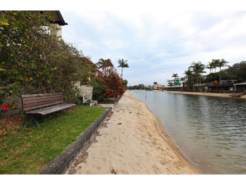 5 Mexicali Court, Broadbeach Waters QLD 4218