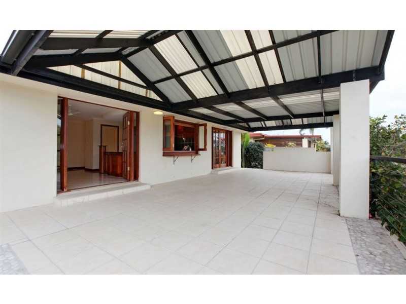 5 Mexicali Court, Broadbeach Waters QLD 4218