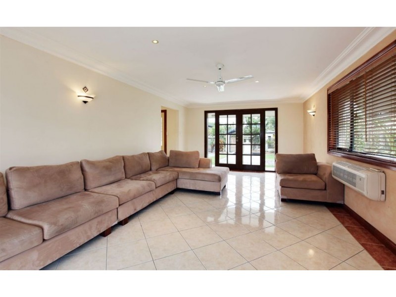 5 Mexicali Court, Broadbeach Waters QLD 4218