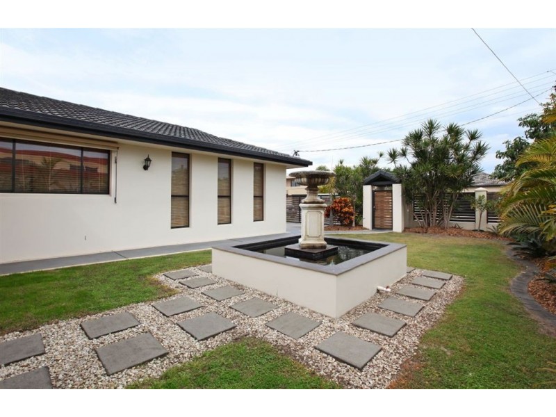 5 Mexicali Court, Broadbeach Waters QLD 4218