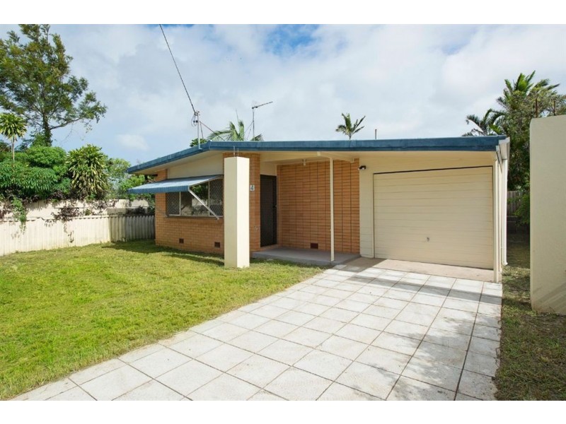 4 Nambur Street, Runaway Bay QLD 4216