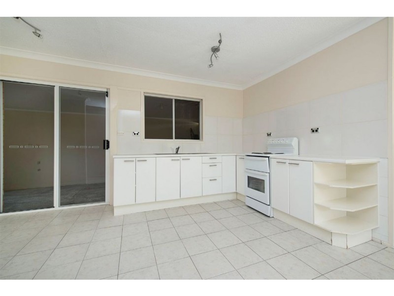 4 Nambur Street, Runaway Bay QLD 4216