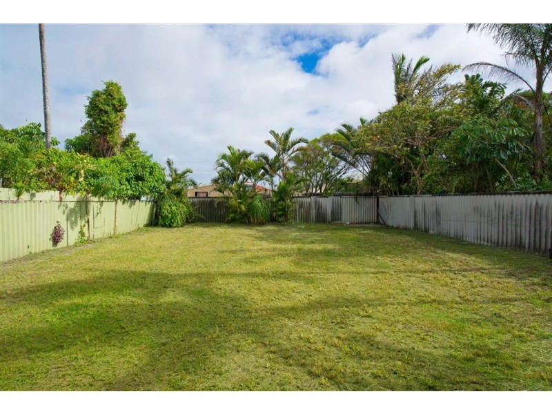 4 Nambur Street, Runaway Bay QLD 4216
