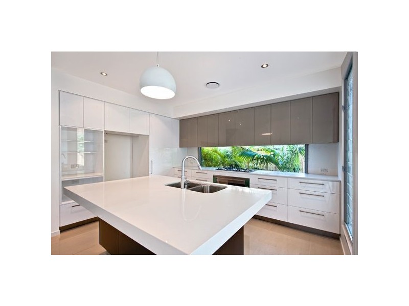 6 Mallard Avenue, Paradise Point QLD 4216