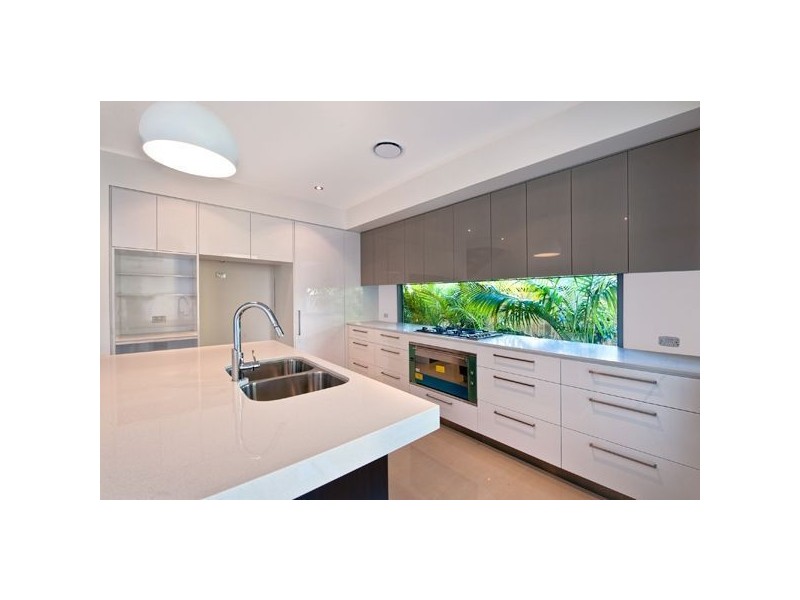 6 Mallard Avenue, Paradise Point QLD 4216