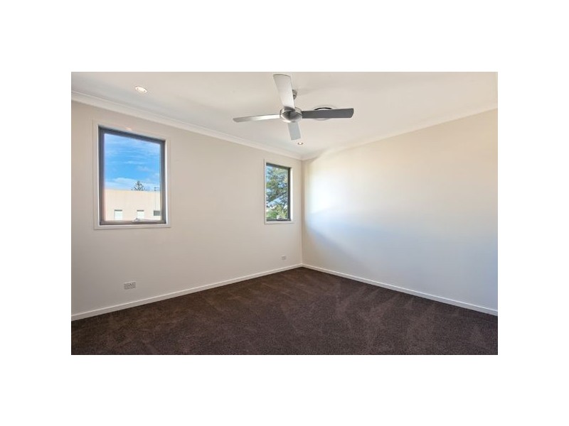 6 Mallard Avenue, Paradise Point QLD 4216