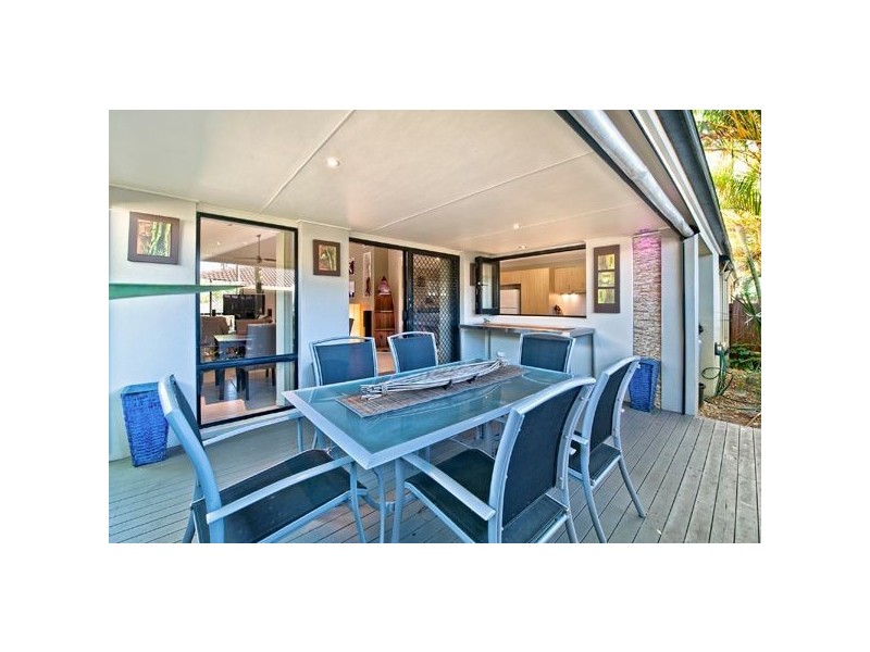 2/13 Thelma Avenue, Biggera Waters QLD 4216