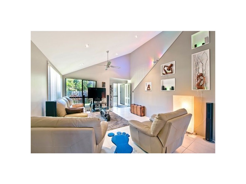 2/13 Thelma Avenue, Biggera Waters QLD 4216
