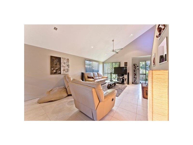 2/13 Thelma Avenue, Biggera Waters QLD 4216