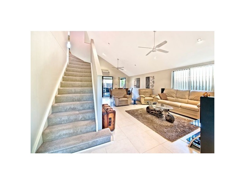 2/13 Thelma Avenue, Biggera Waters QLD 4216