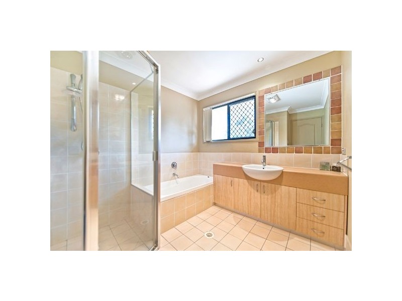 2/13 Thelma Avenue, Biggera Waters QLD 4216