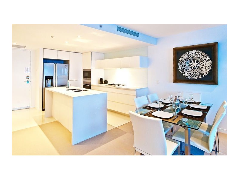 19 Elizabeth Avenue, Broadbeach QLD 4218