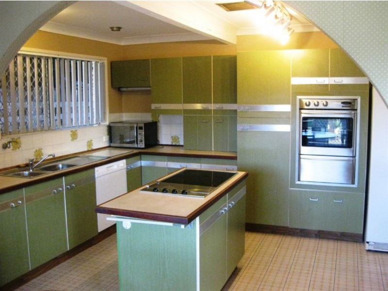 11 Pensacola Crt, Broadbeach Waters QLD 4218