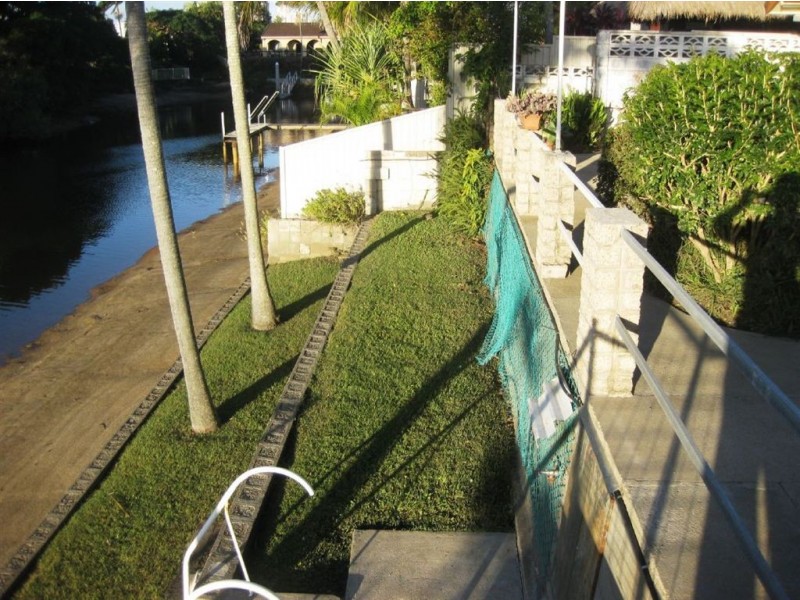 11 Pensacola Crt, Broadbeach Waters QLD 4218