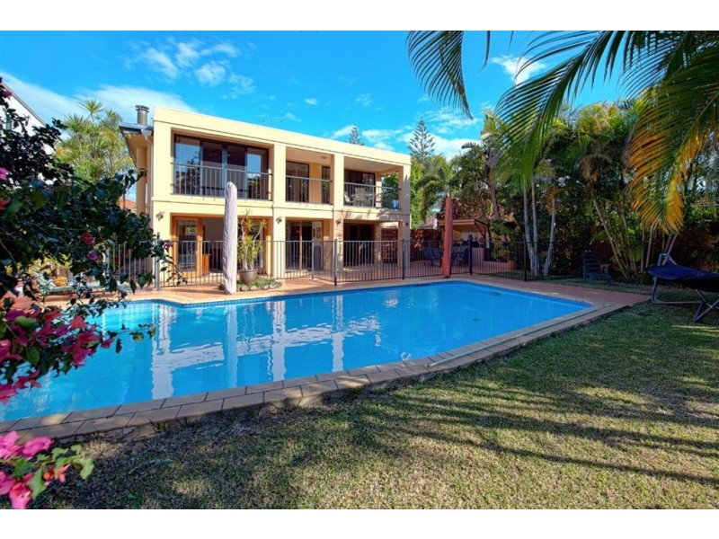 93 Amalfi Drive, Isle Of Capri QLD 4217