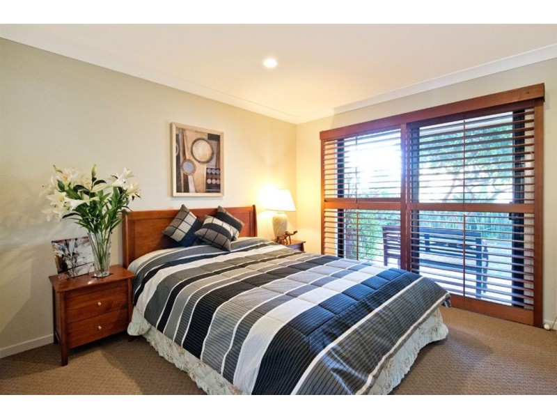 93 Amalfi Drive, Isle Of Capri QLD 4217