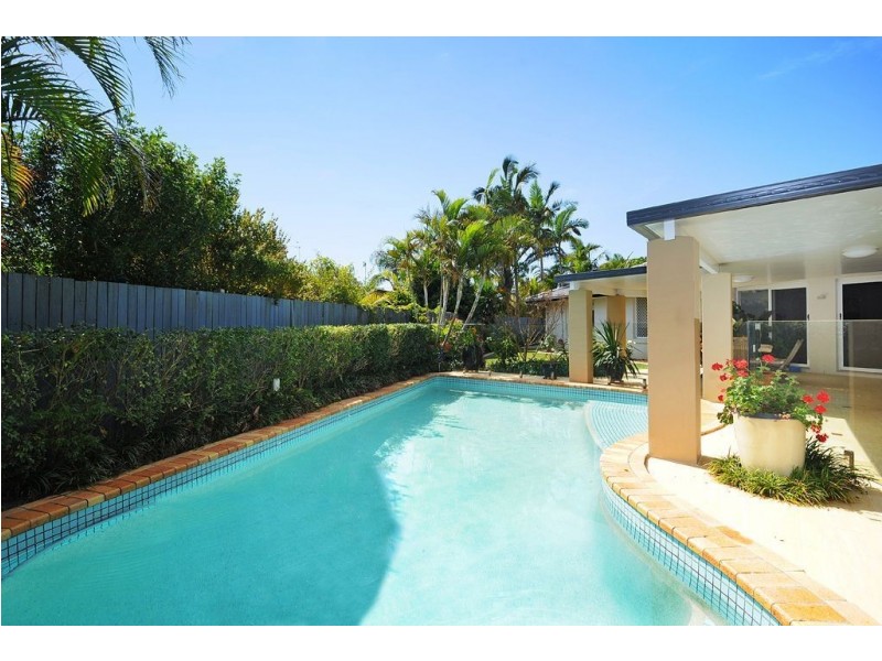 10 Monteclair Court, Mermaid Waters QLD 4218