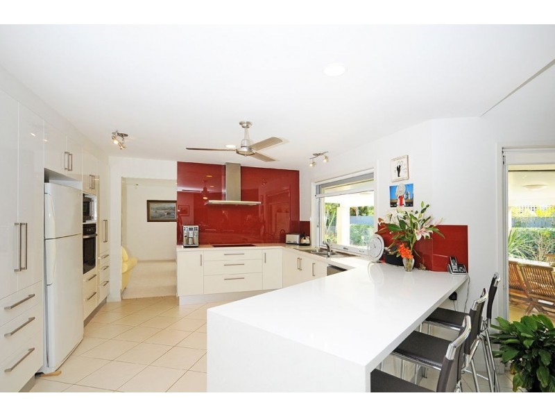 10 Monteclair Court, Mermaid Waters QLD 4218