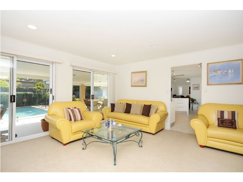 10 Monteclair Court, Mermaid Waters QLD 4218