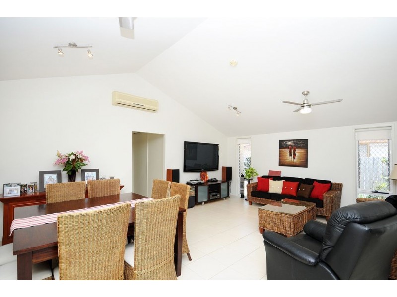 10 Monteclair Court, Mermaid Waters QLD 4218