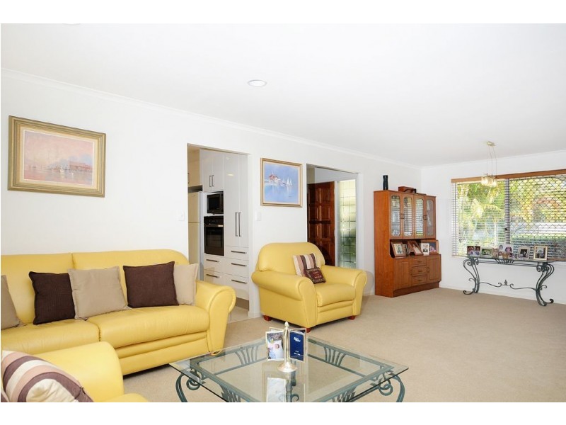 10 Monteclair Court, Mermaid Waters QLD 4218