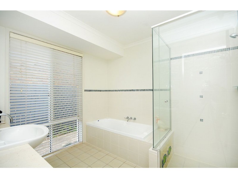 10 Monteclair Court, Mermaid Waters QLD 4218