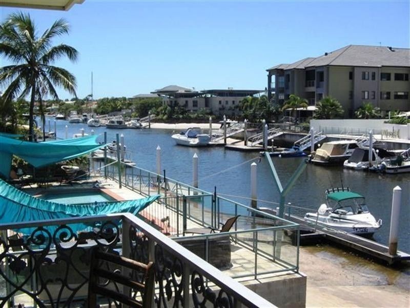 4/17 Madang Cres, Runaway Bay QLD 4216